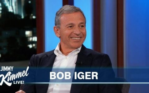 迪士尼员工和CEO当众互怼！这位员工有这个底气